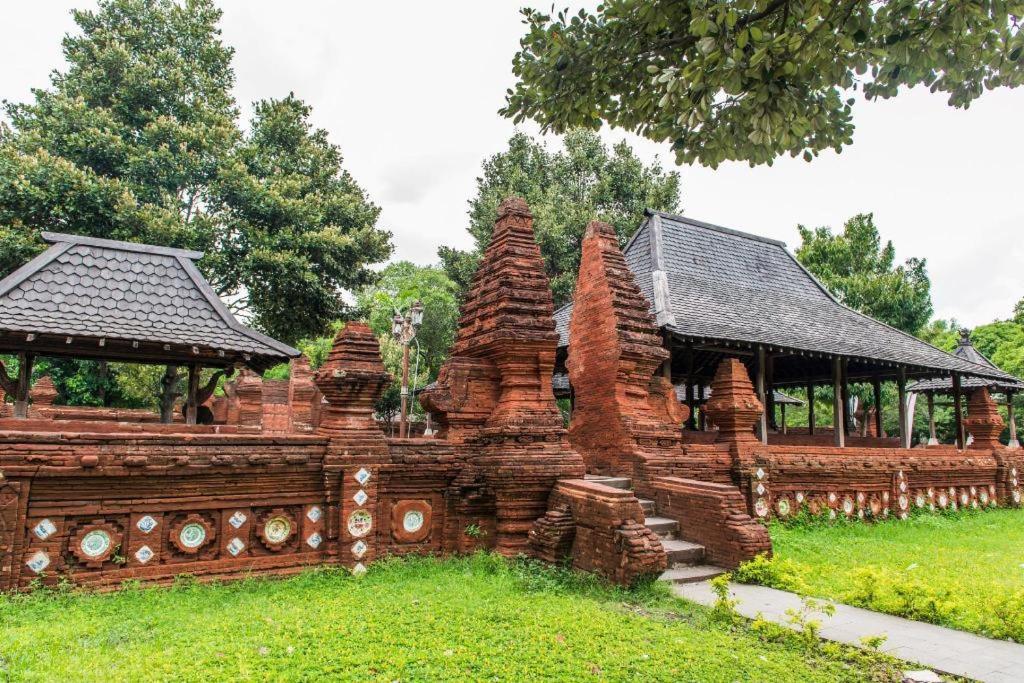 Hotel Syariah Tremigo Guesthouse Cirebon Dış mekan fotoğraf