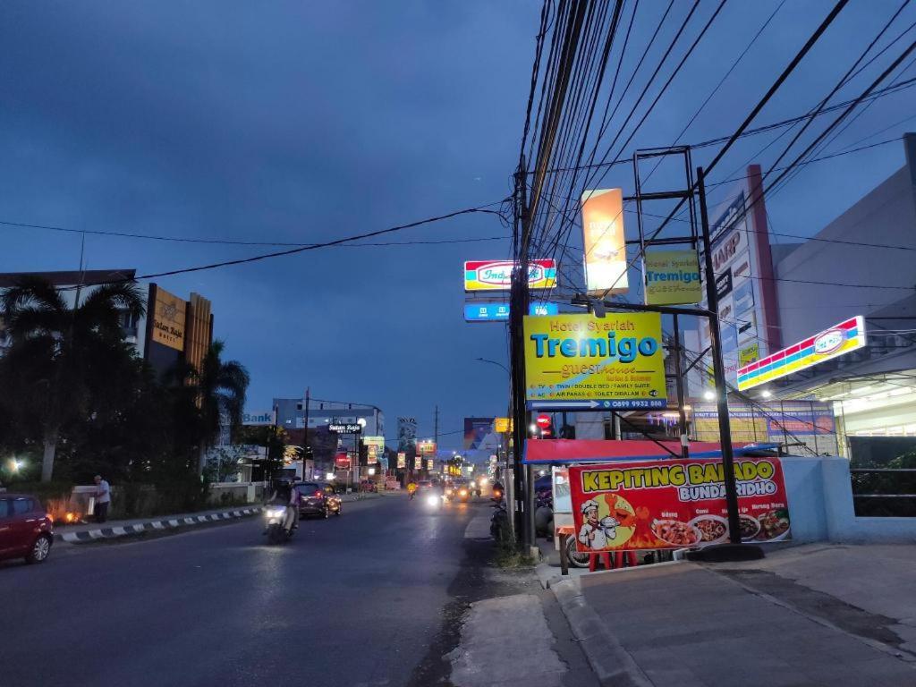 Hotel Syariah Tremigo Guesthouse Cirebon Dış mekan fotoğraf